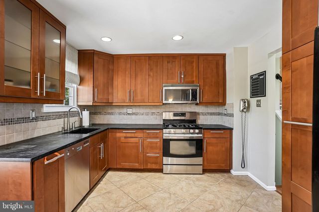 247 WINCHESTER DR, Horsham, PA 19044