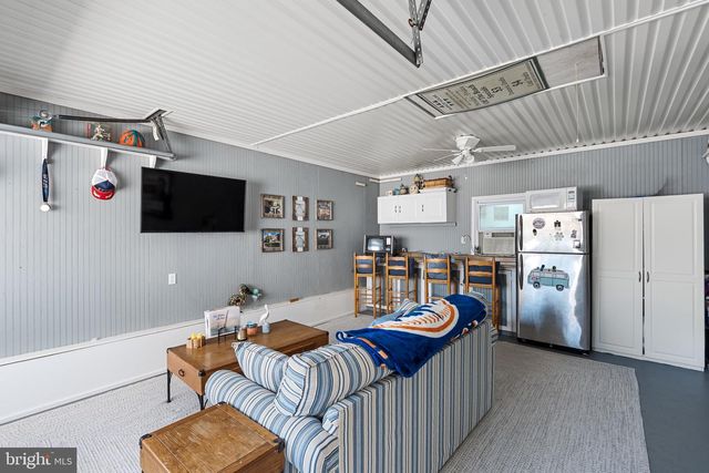 326 S 2ND ST, Surf City, NJ 08008