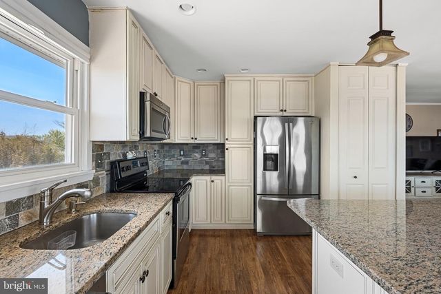326 S 2ND ST, Surf City, NJ 08008