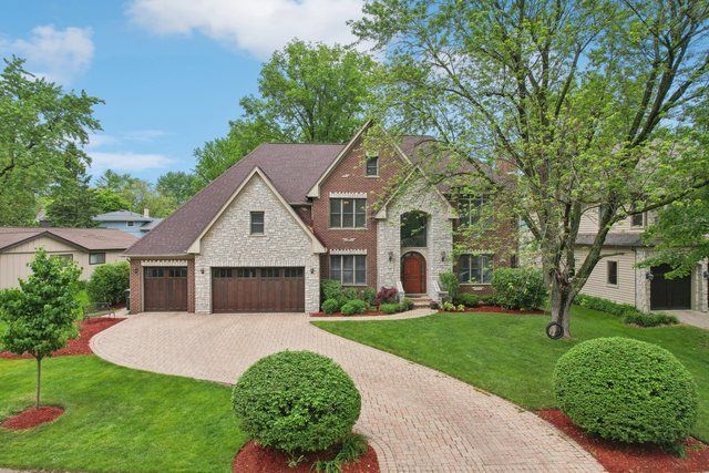 557 Juniper Drive, Naperville, IL 60540