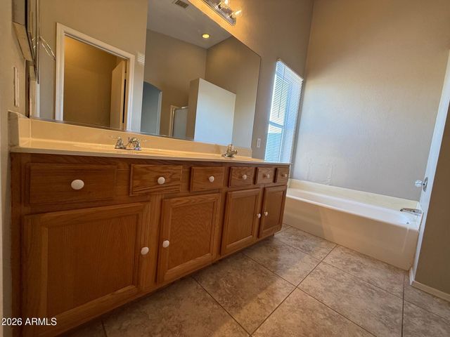7039 S 19TH Street, Phoenix, AZ 85042