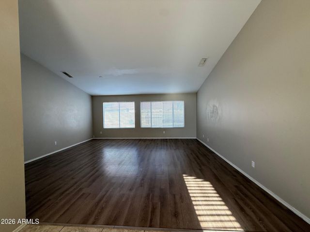 7039 S 19TH Street, Phoenix, AZ 85042