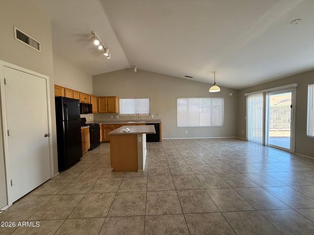 7039 S 19TH Street, Phoenix, AZ 85042