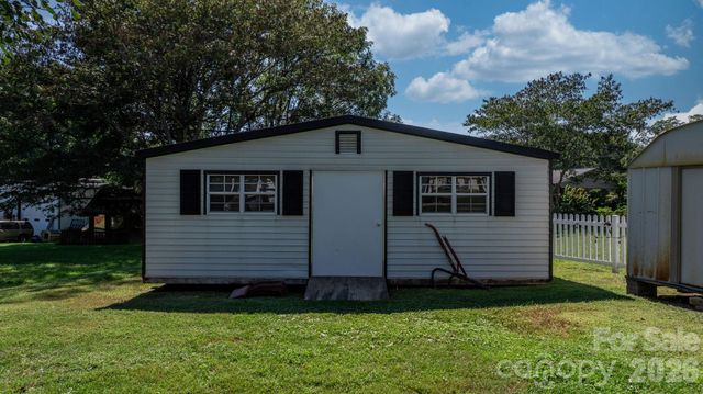 2008 Walt Arney Road, Lenoir, NC 28645