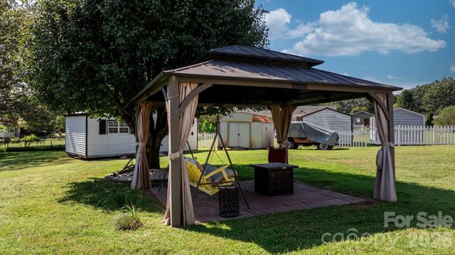 2008 Walt Arney Road, Lenoir, NC 28645