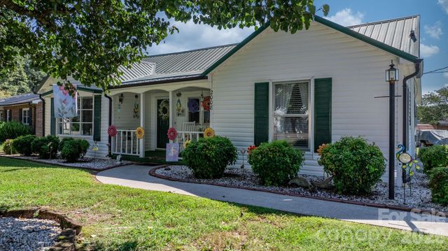 2008 Walt Arney Road, Lenoir, NC 28645