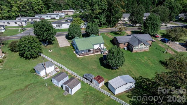 2008 Walt Arney Road, Lenoir, NC 28645
