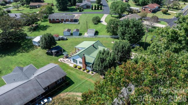 2008 Walt Arney Road, Lenoir, NC 28645