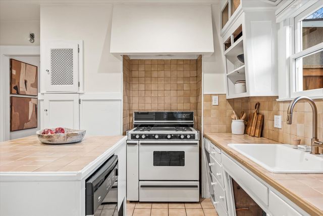 1632 37th St, Sacramento, CA 95816