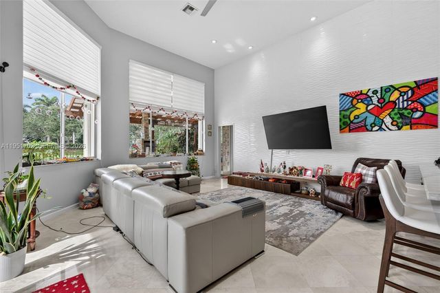 104 Dockside Cir, Weston, FL 33327