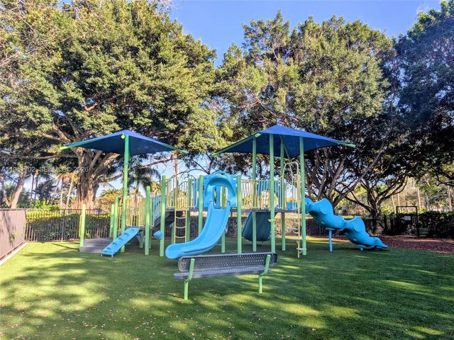 104 Dockside Cir, Weston, FL 33327