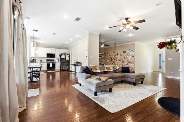 167 Diamond Pointe Drive, Maumelle, AR 72113