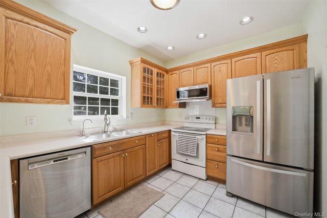 35 Wayacross Road, Mahopac, NY 10541