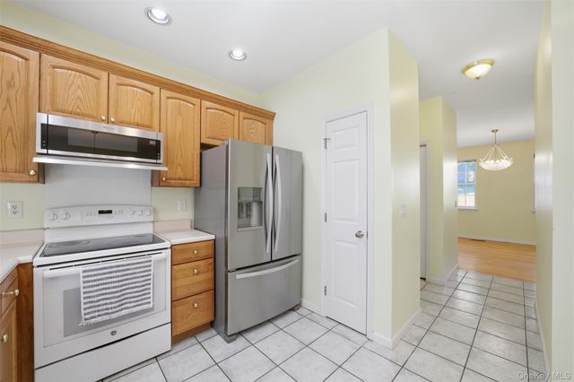 35 Wayacross Road, Mahopac, NY 10541