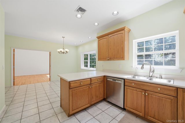 35 Wayacross Road, Mahopac, NY 10541