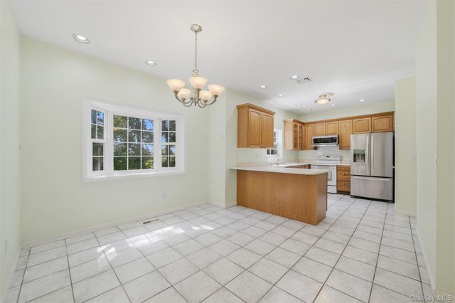 35 Wayacross Road, Mahopac, NY 10541