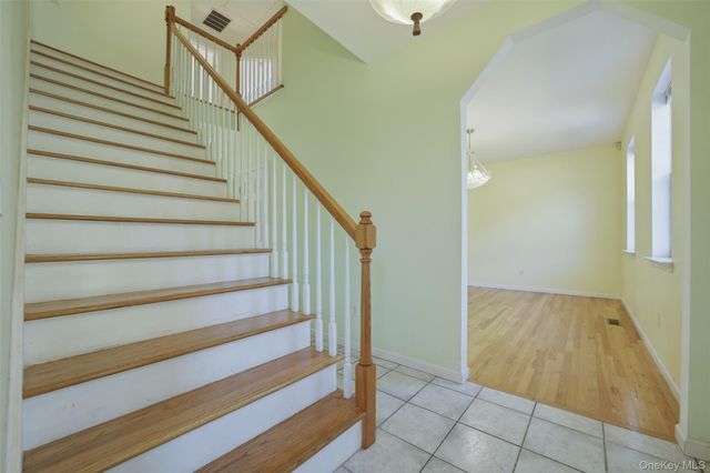 35 Wayacross Road, Mahopac, NY 10541