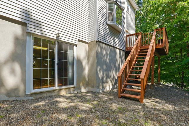 35 Wayacross Road, Mahopac, NY 10541