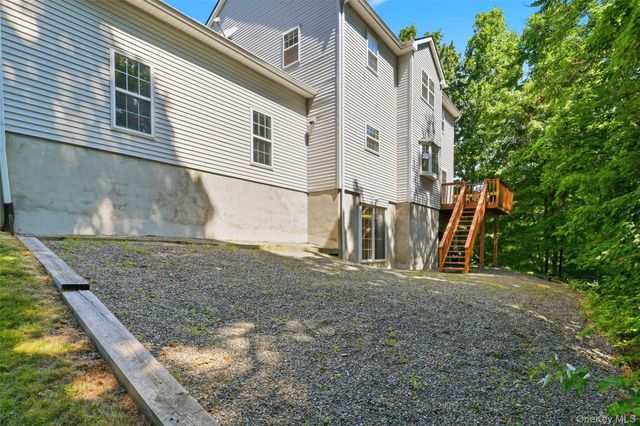 35 Wayacross Road, Mahopac, NY 10541
