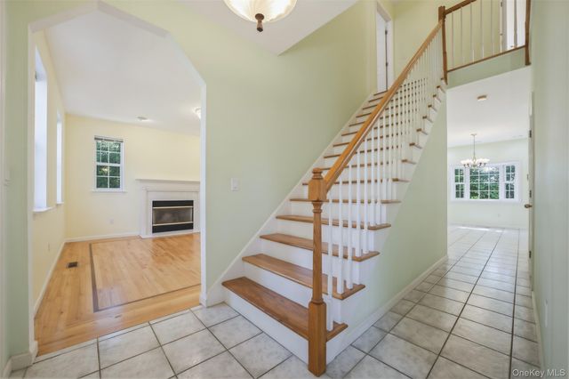 35 Wayacross Road, Mahopac, NY 10541