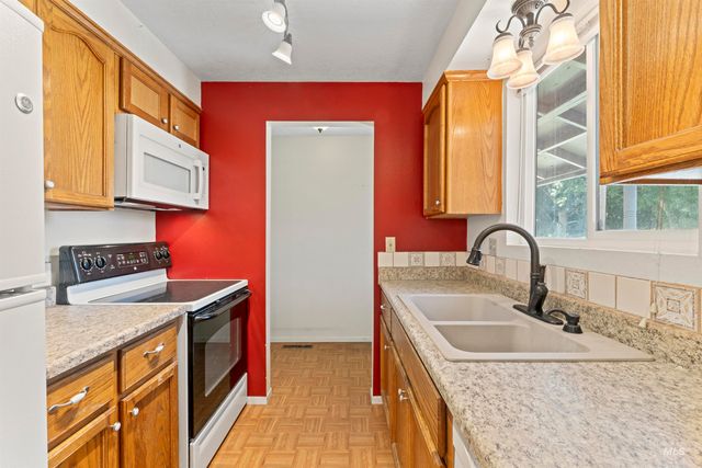 403 Tindall Ave, Mountain Home, ID 83647