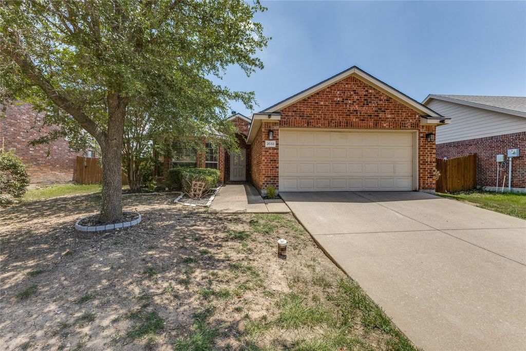 2032 Samantha Lane, Heartland, TX 75126