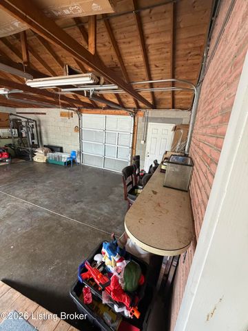 5532 Bruce Ave, Louisville, KY 40214