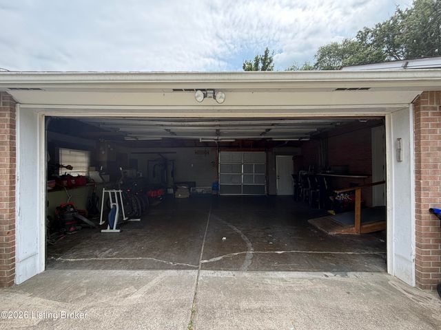 5532 Bruce Ave, Louisville, KY 40214
