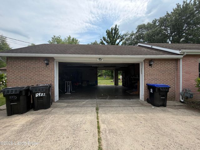 5532 Bruce Ave, Louisville, KY 40214