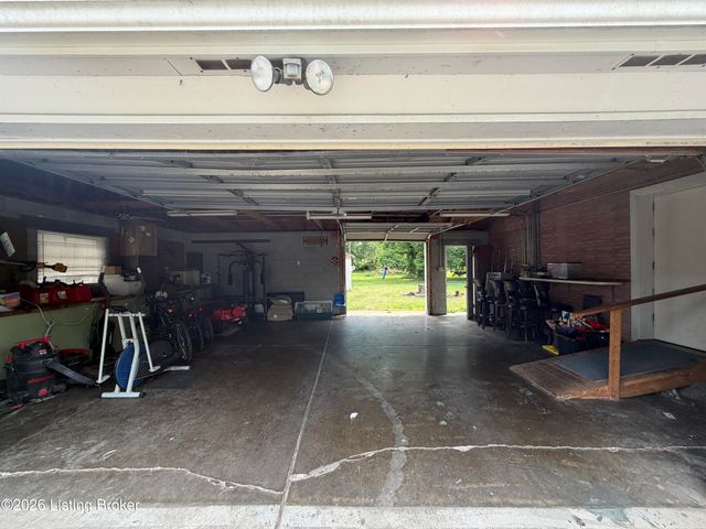 5532 Bruce Ave, Louisville, KY 40214