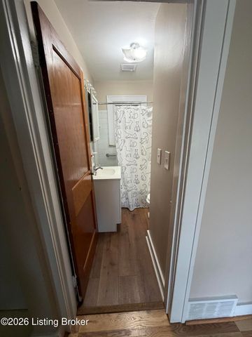 5532 Bruce Ave, Louisville, KY 40214