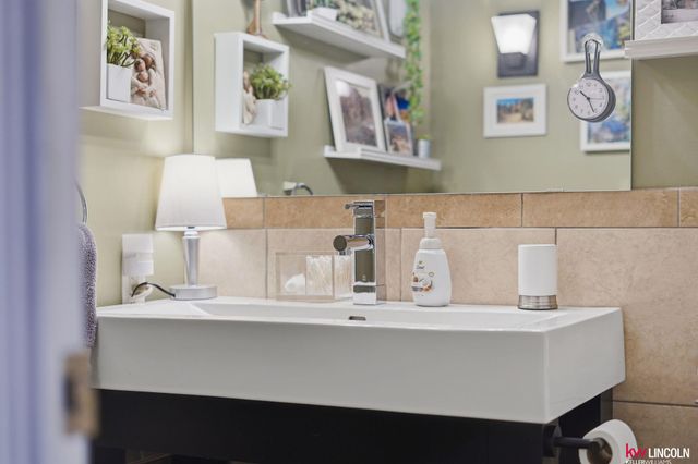 5224 Cameron Court, Lincoln, NE 68512