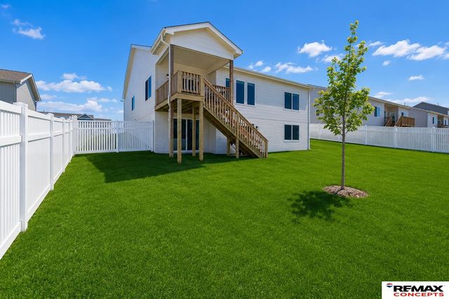 12104 S 107th Avenue, Papillion, NE 68046