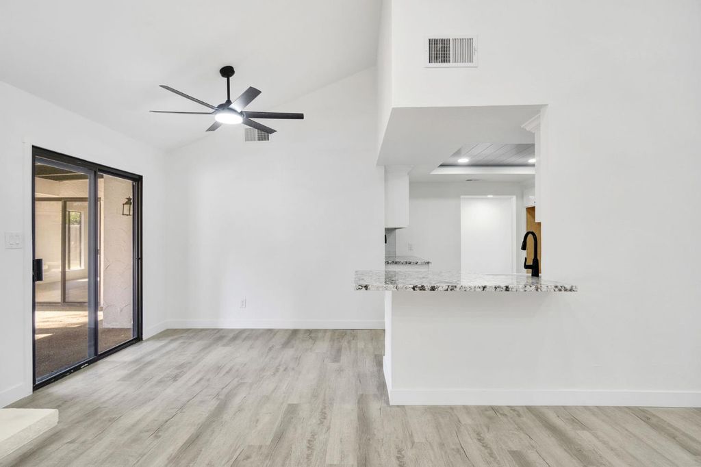 Image 11 of property listing at 1547 W Fir Avenue, Fresno, CA 93711