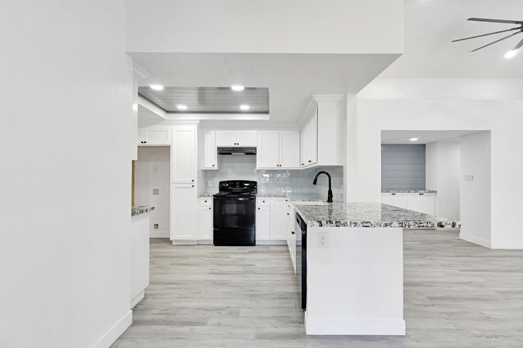 Image 13 of property listing at 1547 W Fir Avenue, Fresno, CA 93711