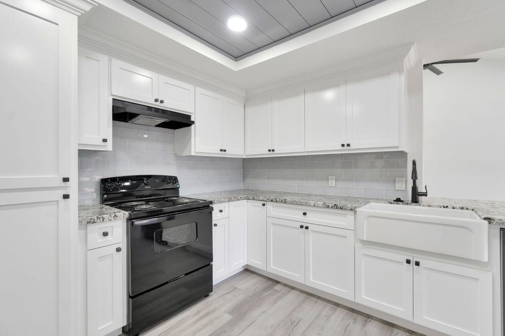 Image 16 of property listing at 1547 W Fir Avenue, Fresno, CA 93711