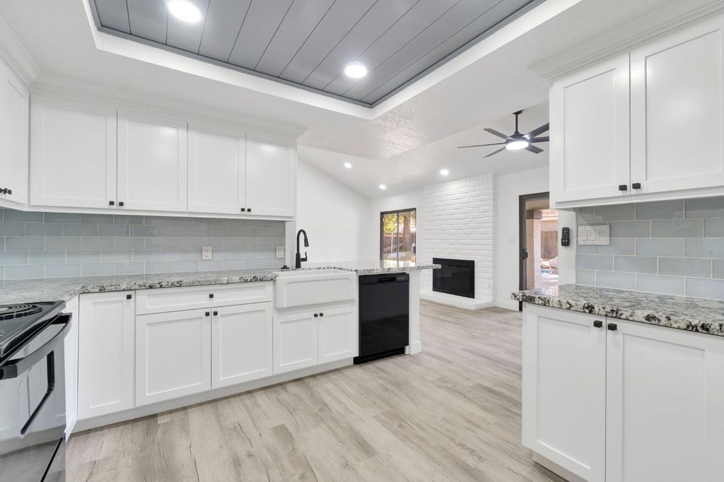 Image 17 of property listing at 1547 W Fir Avenue, Fresno, CA 93711