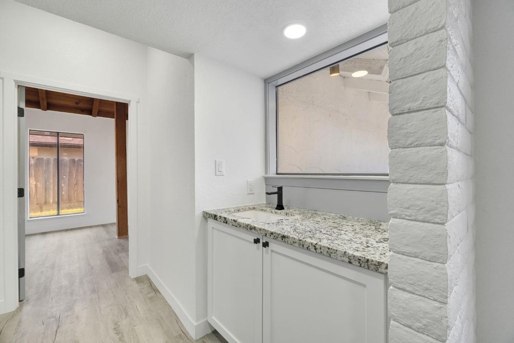 Image 19 of property listing at 1547 W Fir Avenue, Fresno, CA 93711