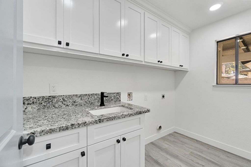 Image 20 of property listing at 1547 W Fir Avenue, Fresno, CA 93711