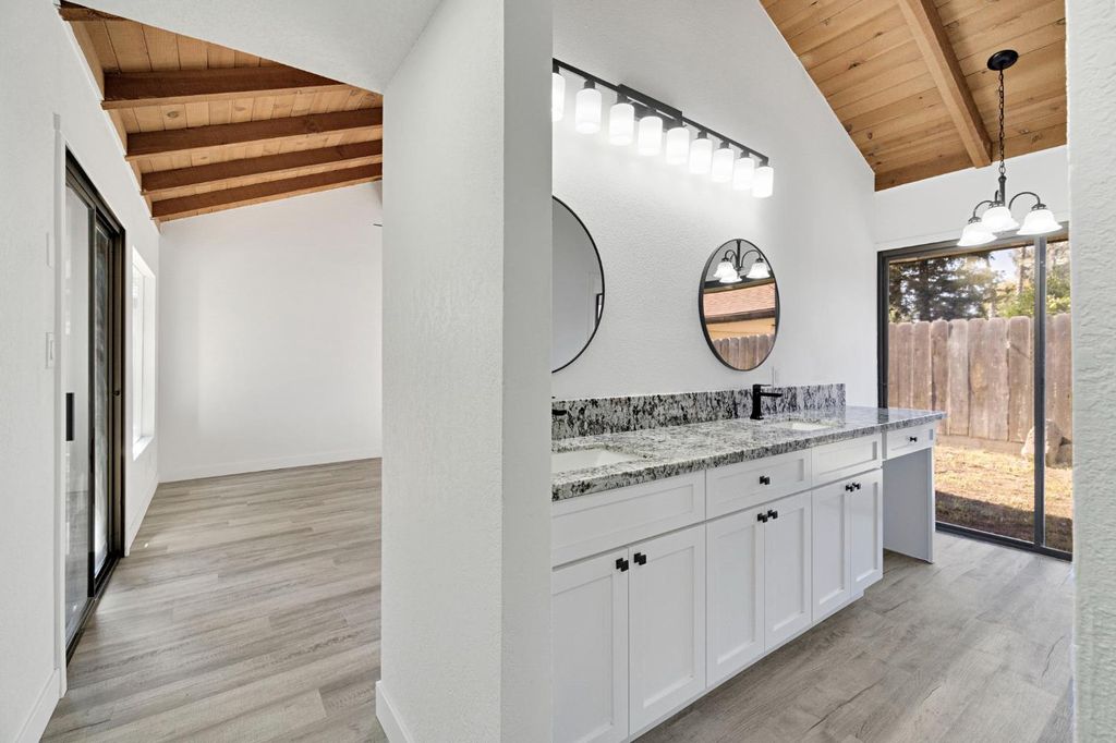 Image 21 of property listing at 1547 W Fir Avenue, Fresno, CA 93711