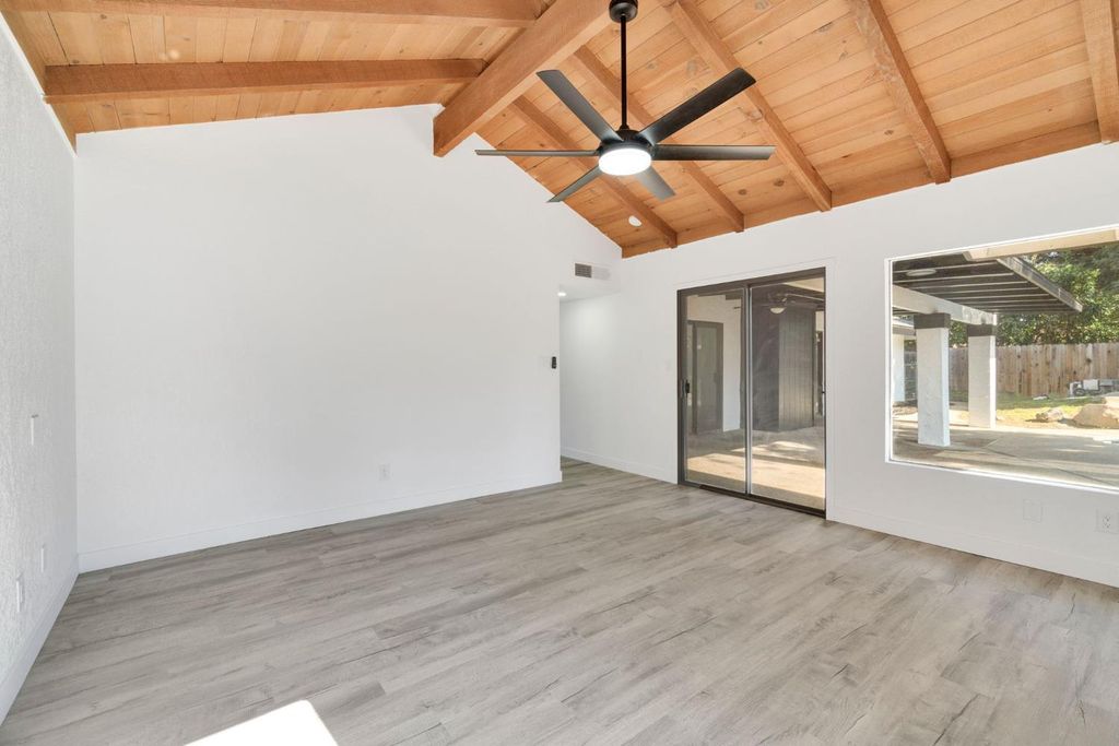 Image 23 of property listing at 1547 W Fir Avenue, Fresno, CA 93711