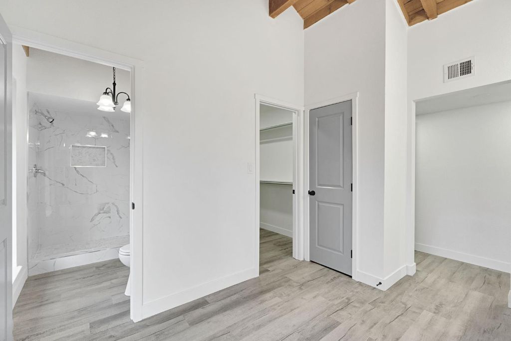 Image 25 of property listing at 1547 W Fir Avenue, Fresno, CA 93711