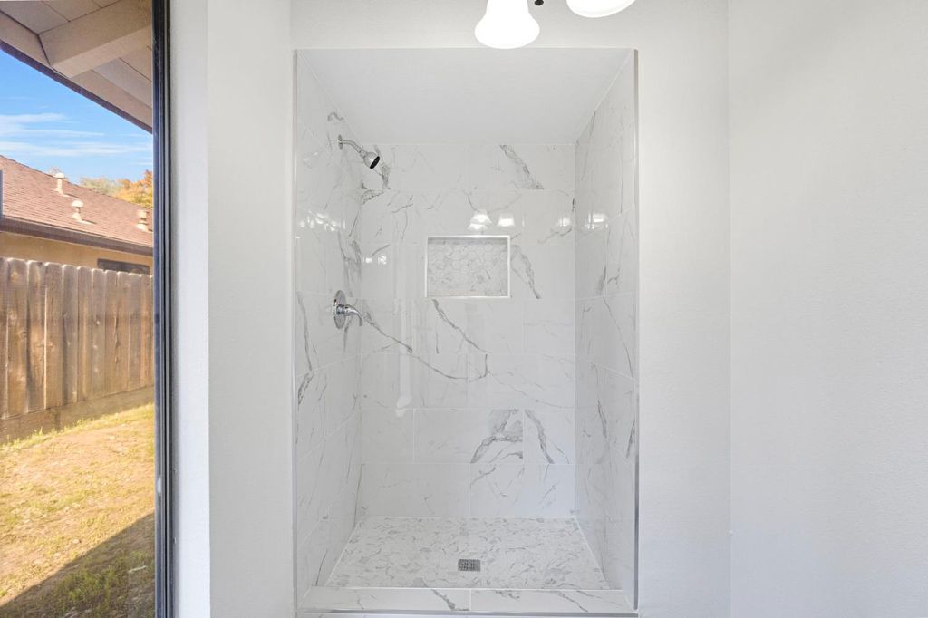 Image 26 of property listing at 1547 W Fir Avenue, Fresno, CA 93711