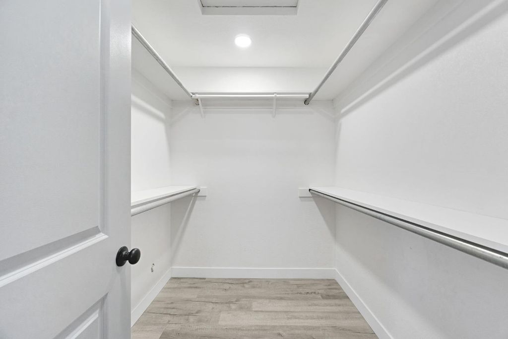 Image 27 of property listing at 1547 W Fir Avenue, Fresno, CA 93711