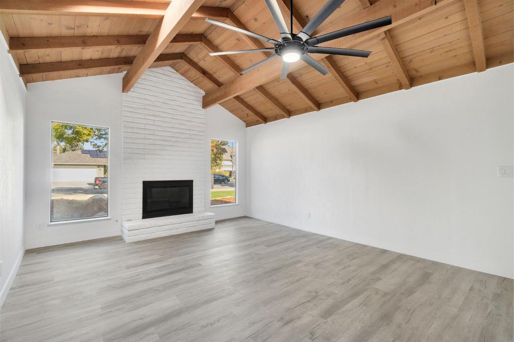 Image 28 of property listing at 1547 W Fir Avenue, Fresno, CA 93711