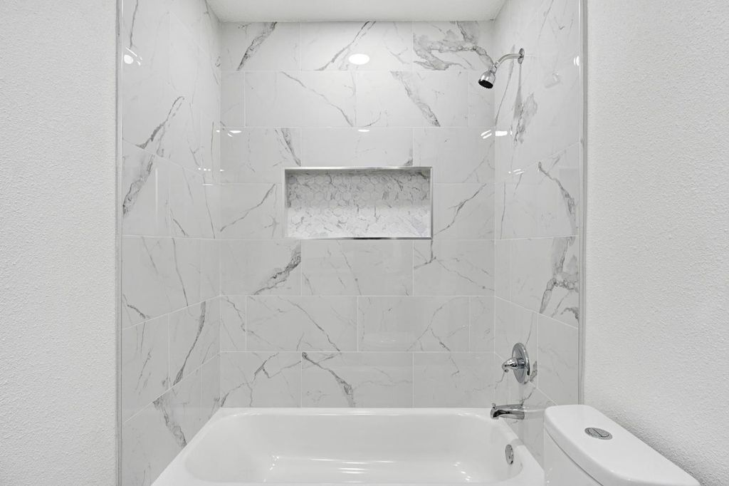 Image 32 of property listing at 1547 W Fir Avenue, Fresno, CA 93711