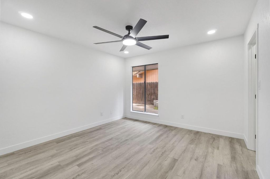 Image 33 of property listing at 1547 W Fir Avenue, Fresno, CA 93711