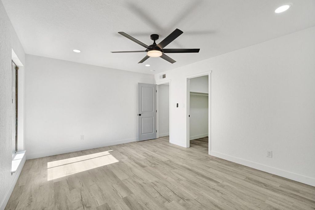 Image 36 of property listing at 1547 W Fir Avenue, Fresno, CA 93711