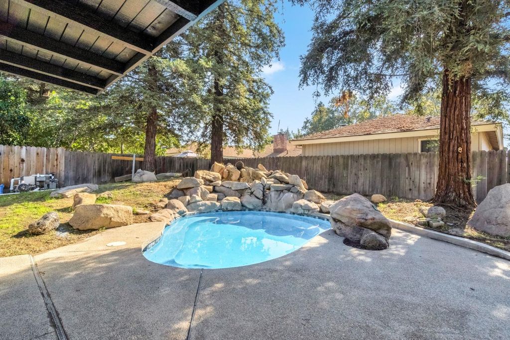 Image 39 of property listing at 1547 W Fir Avenue, Fresno, CA 93711