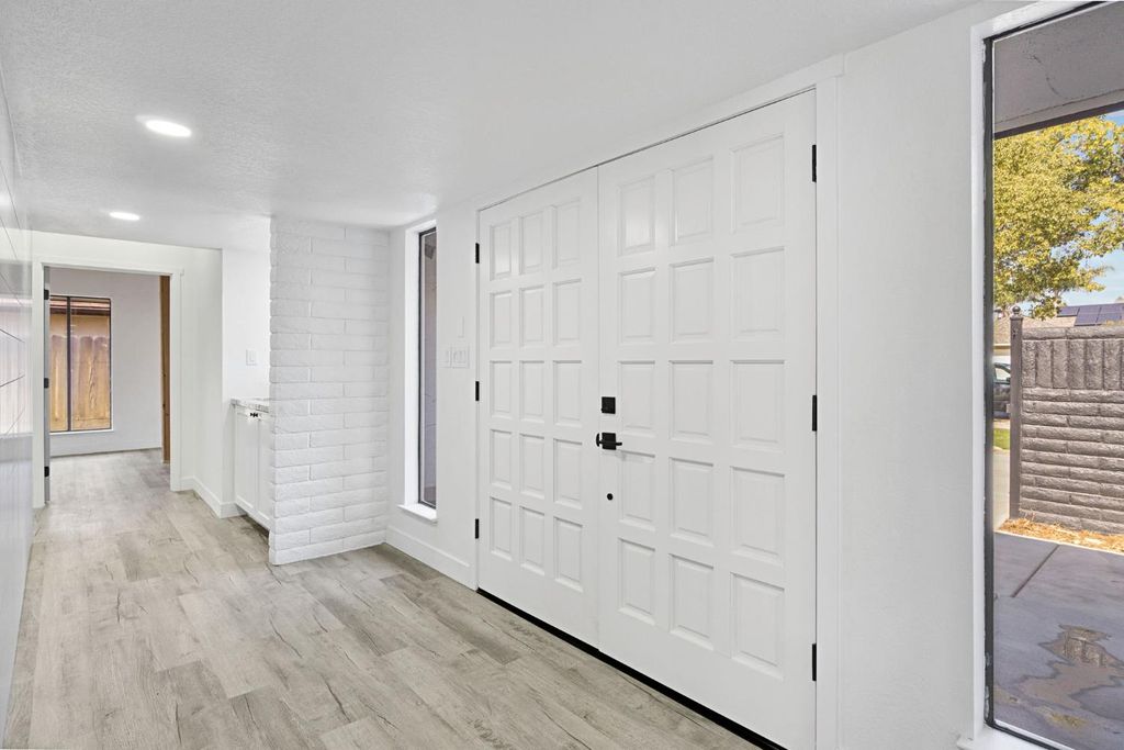 Image 7 of property listing at 1547 W Fir Avenue, Fresno, CA 93711